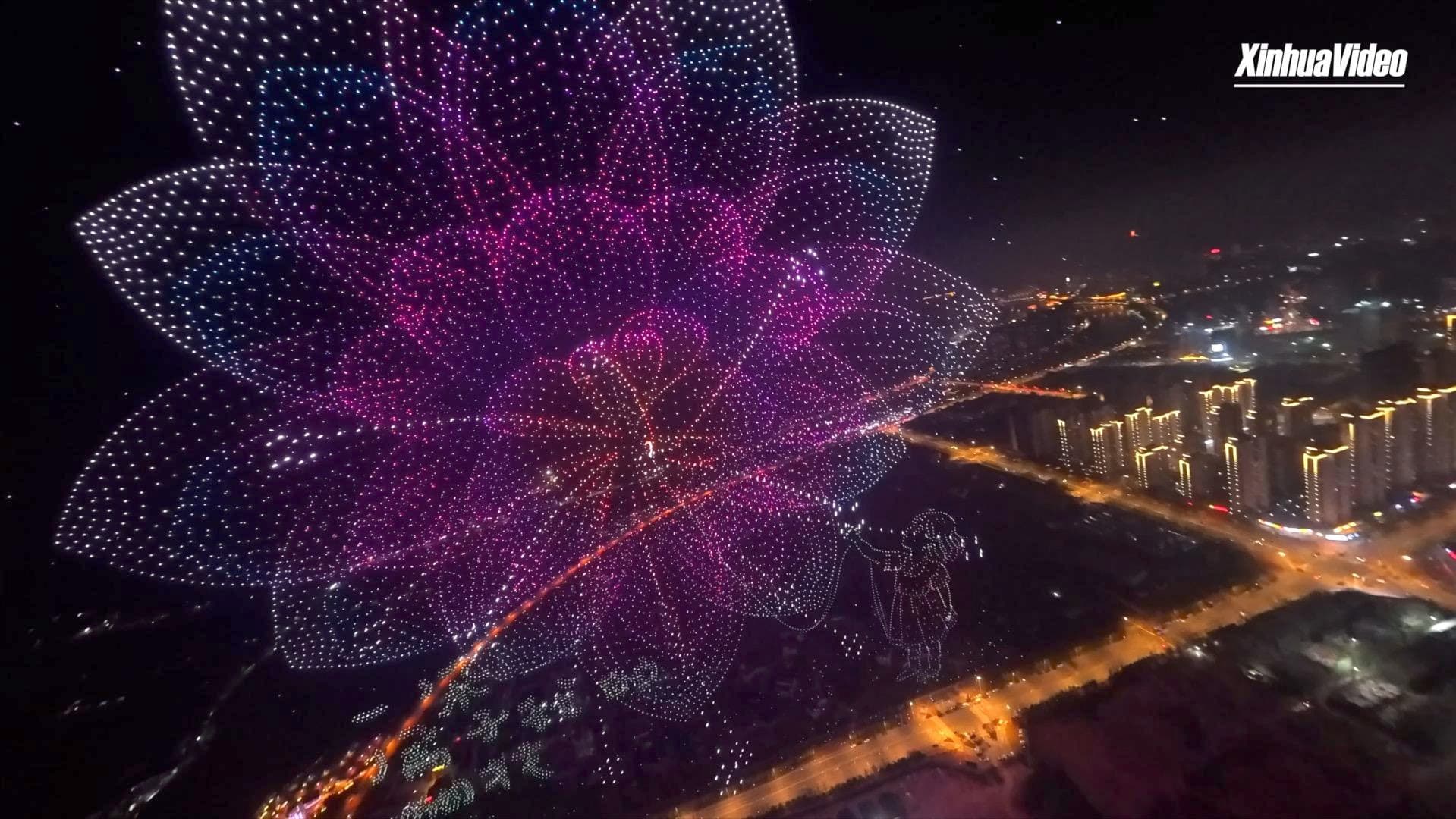 ทุบสถิติ! โชว์แสงสีจาก 'โดรน' 15,947 ลำ กลางฟ้าราตรีในหลิวหยาง
