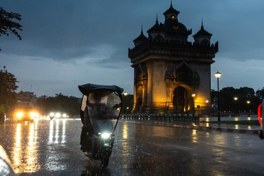 ลาวเตือนระวังฝนตกหนักต่อเนื่อง ขณะพายุ 'แมตโม' เคลื่อนเข้าใกล้