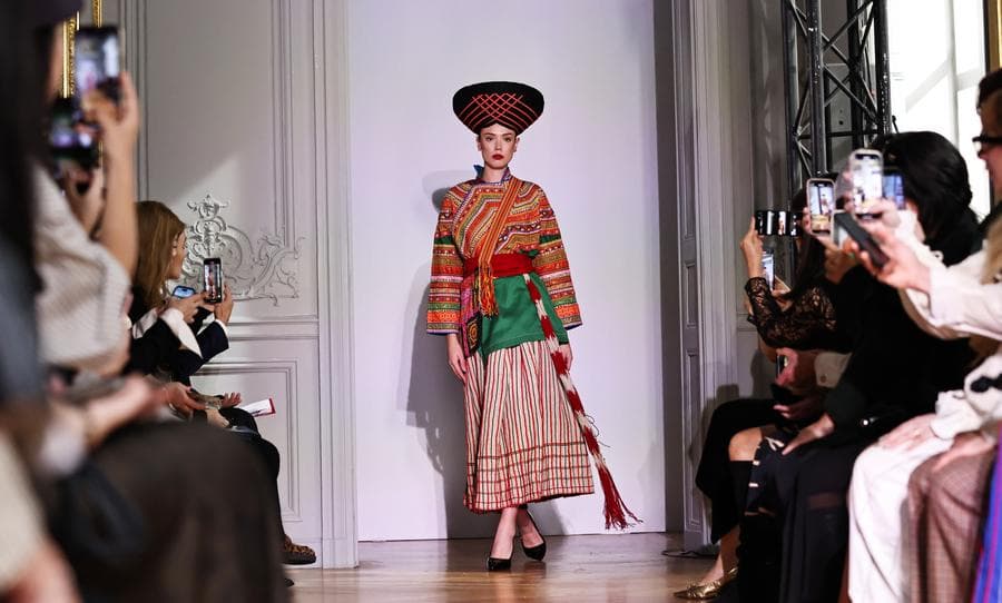 แฟชั่นโชว์เสื้อผ้า 'กลุ่มชาติพันธุ์ลี่ซู่' เฉิดฉายในปารีส