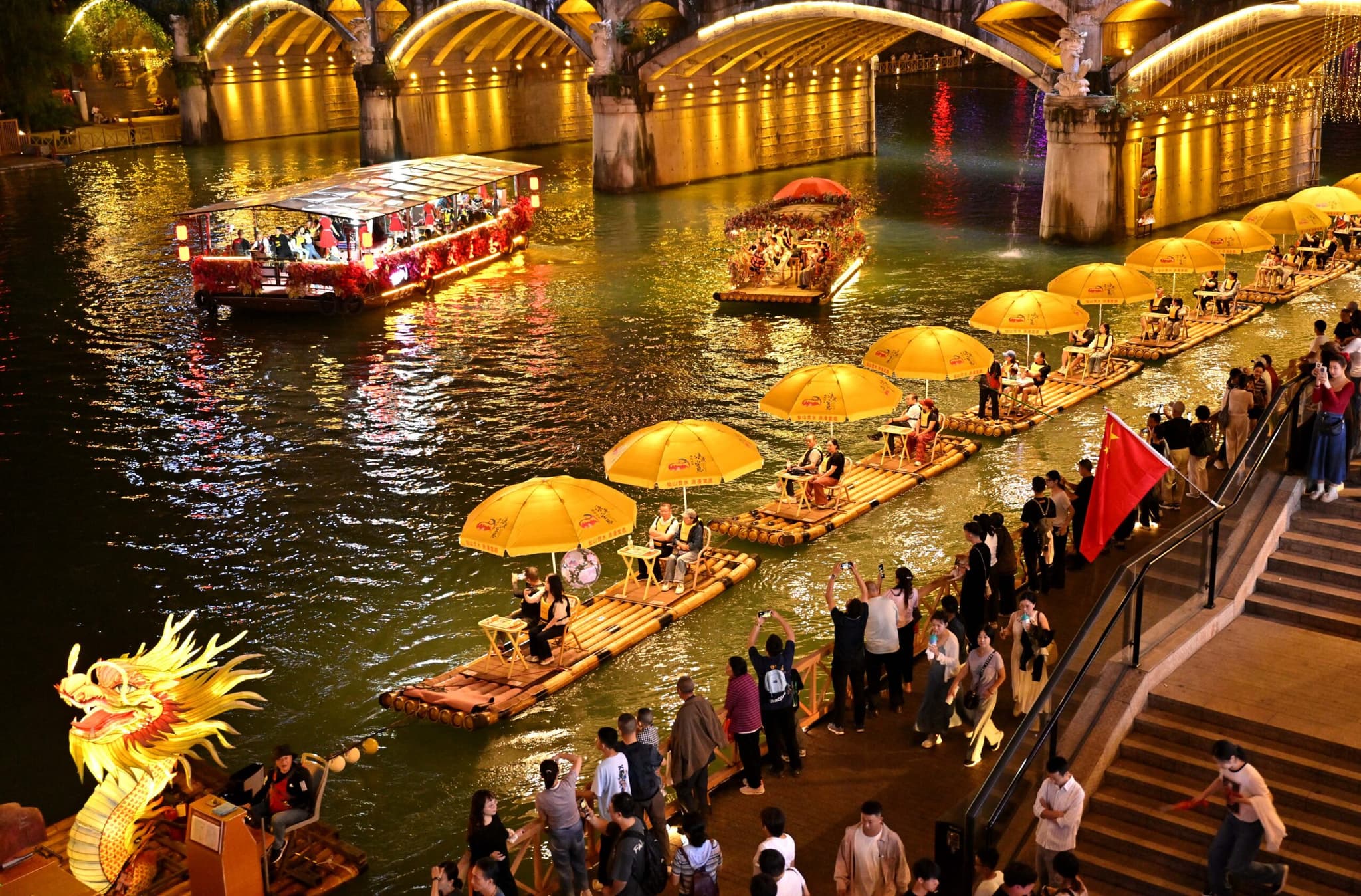 จีนเผย 'ยอดใช้จ่าย' โตแกร่ง ช่วงหยุดยาววันชาติ-เทศกาลไหว้พระจันทร์