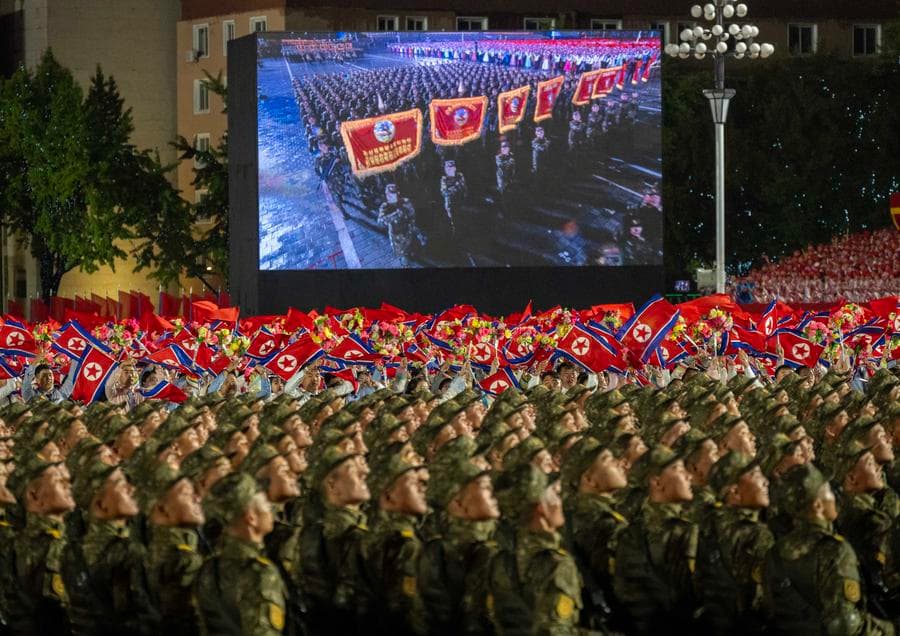 DPRK จัดสวนสนาม ฉลอง 80 ปี พรรคแรงงานเกาหลี