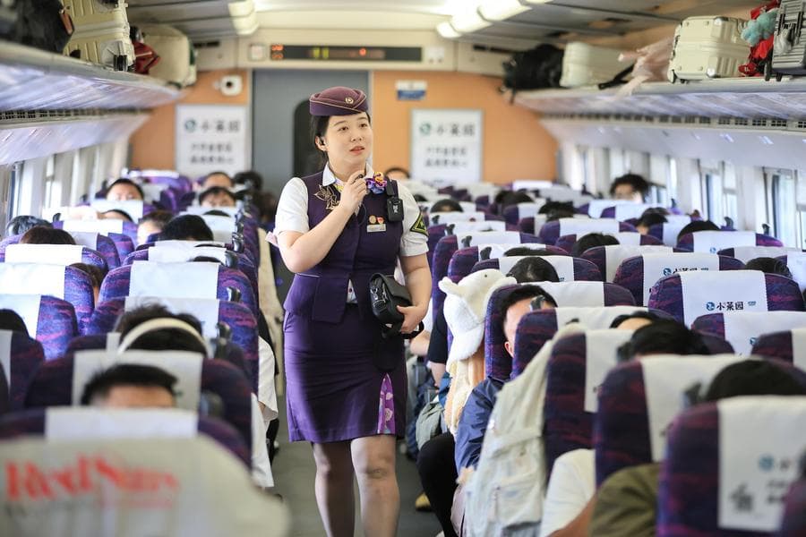 จีนเผยยอดเดินทาง ครึ่งแรกหยุดยาววันชาติ สูงแตะ 1.24 พันล้านครั้ง