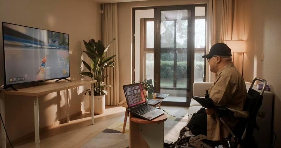 นักวิจัยจีนทดลอง 'ส่วนต่อประสานสมอง-คอมพ์' ช่วยผู้ป่วยอัมพาตคุมวีลแชร์ด้วยความคิด