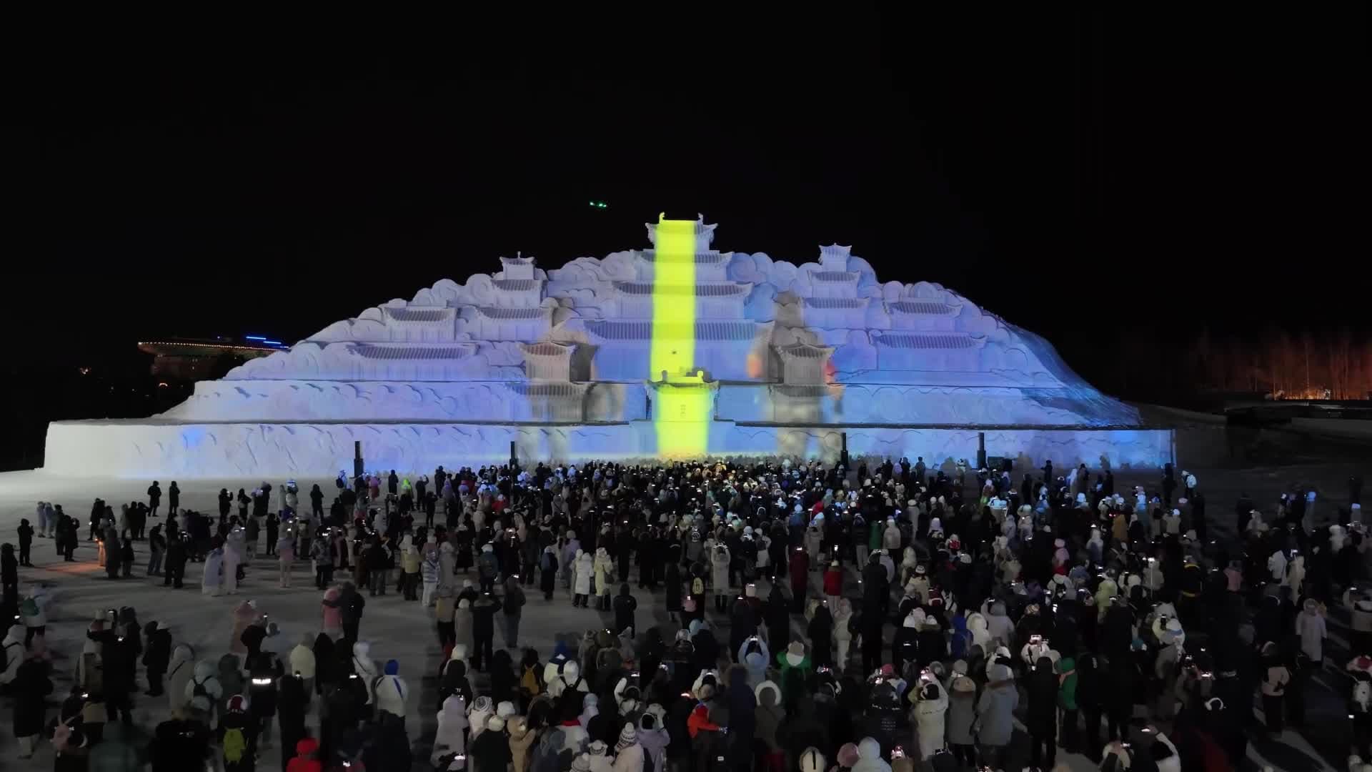 ประติมากรรมหิมะแกะสลักยักษ์ 'ตำหนักทิพย์พิมานเมฆ' จากนิยายดังในจี๋หลิน