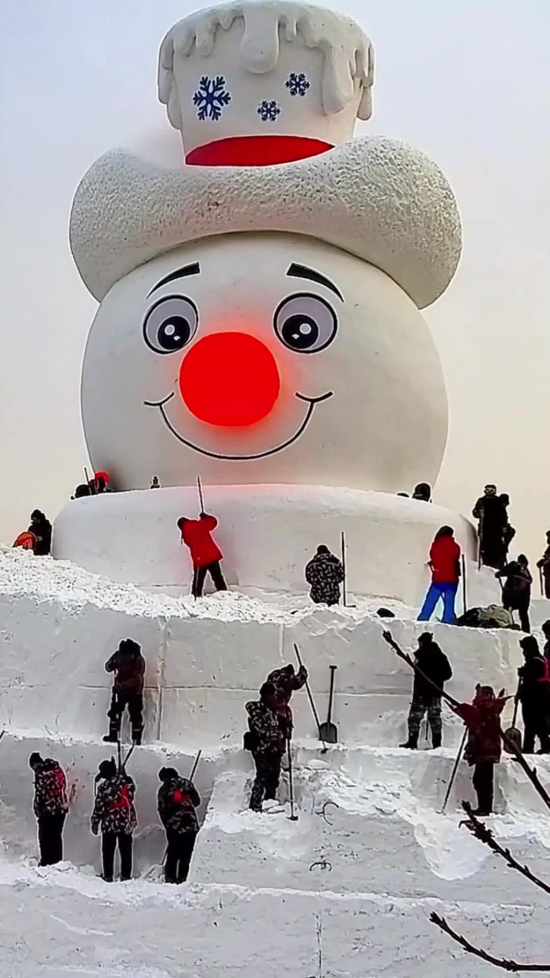 ตุ๊กตาหิมะยักษ์' สูง 23.8 เมตร ยิ้มแฉ่งพร้อมรับแขกในฮาร์บิน