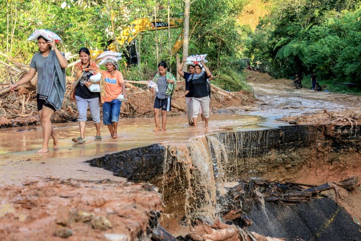 อินโดฯ เผยยอดดับ 'เหตุน้ำท่วม' ทะลุ 1,000 ราย เดินหน้าช่วยปชช.ต่อเนื่อง