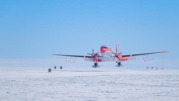 เครื่องบินจีน 'อินทรีหิมะ' หนุนสำรวจขั้วโลกใต้ครบ 10 ปี บินรวม 8 แสนกม.