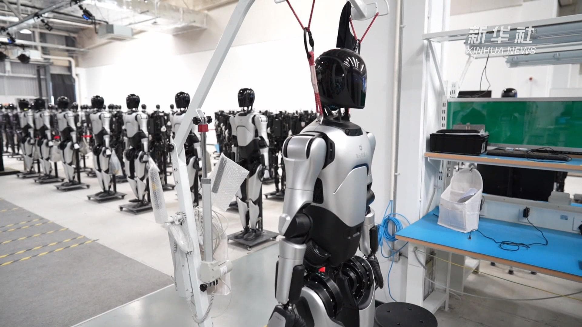 บุกโรงงาน 'หุ่นยนต์ฮิวแมนนอยด์' ฝีมือจีน ส่องขั้นตอนผลิตจักรกลอัจฉริยะ