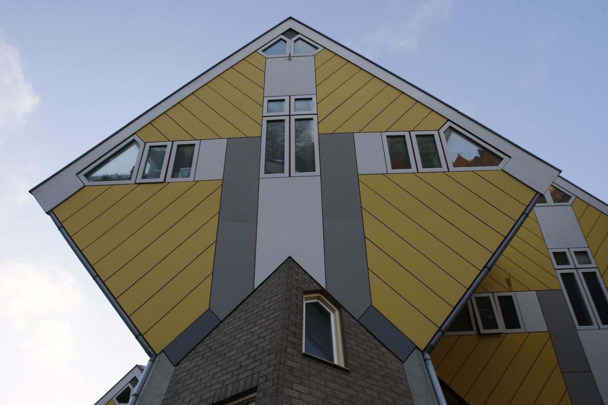 ส่อง 'บ้านลูกบาศก์' สุดแปลกตาในรอตเตอร์ดัม