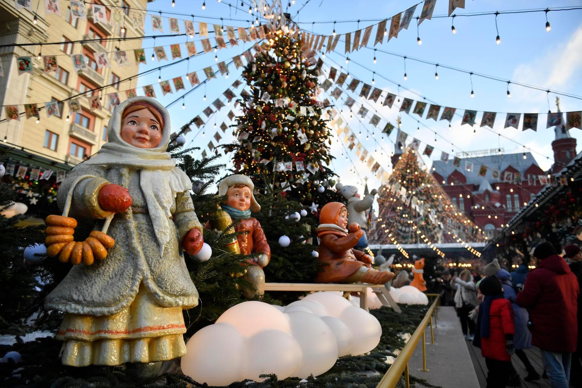 มอสโกคึกคักแต่งเมืองต้อนรับเทศกาลสิ้นปี