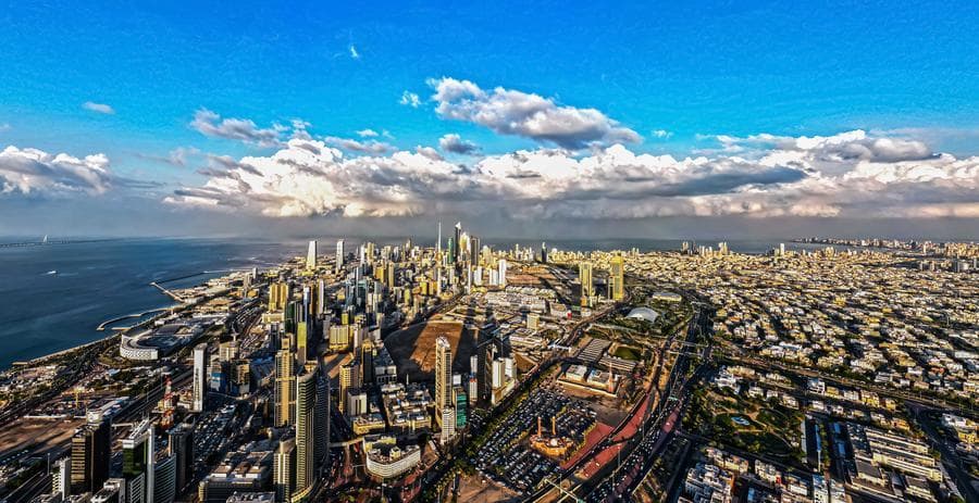 ท้องฟ้า-ก้อนเมฆหลากสีลอยเหนือคูเวตซิตี