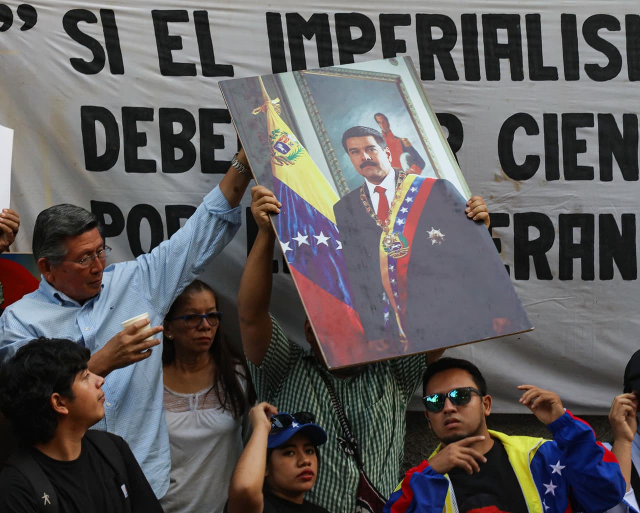 สหรัฐฯ คุมตัว 'มาดูโร' ส่งขังคุกนิวยอร์ก เตรียมขึ้นศาลสัปดาห์หน้า