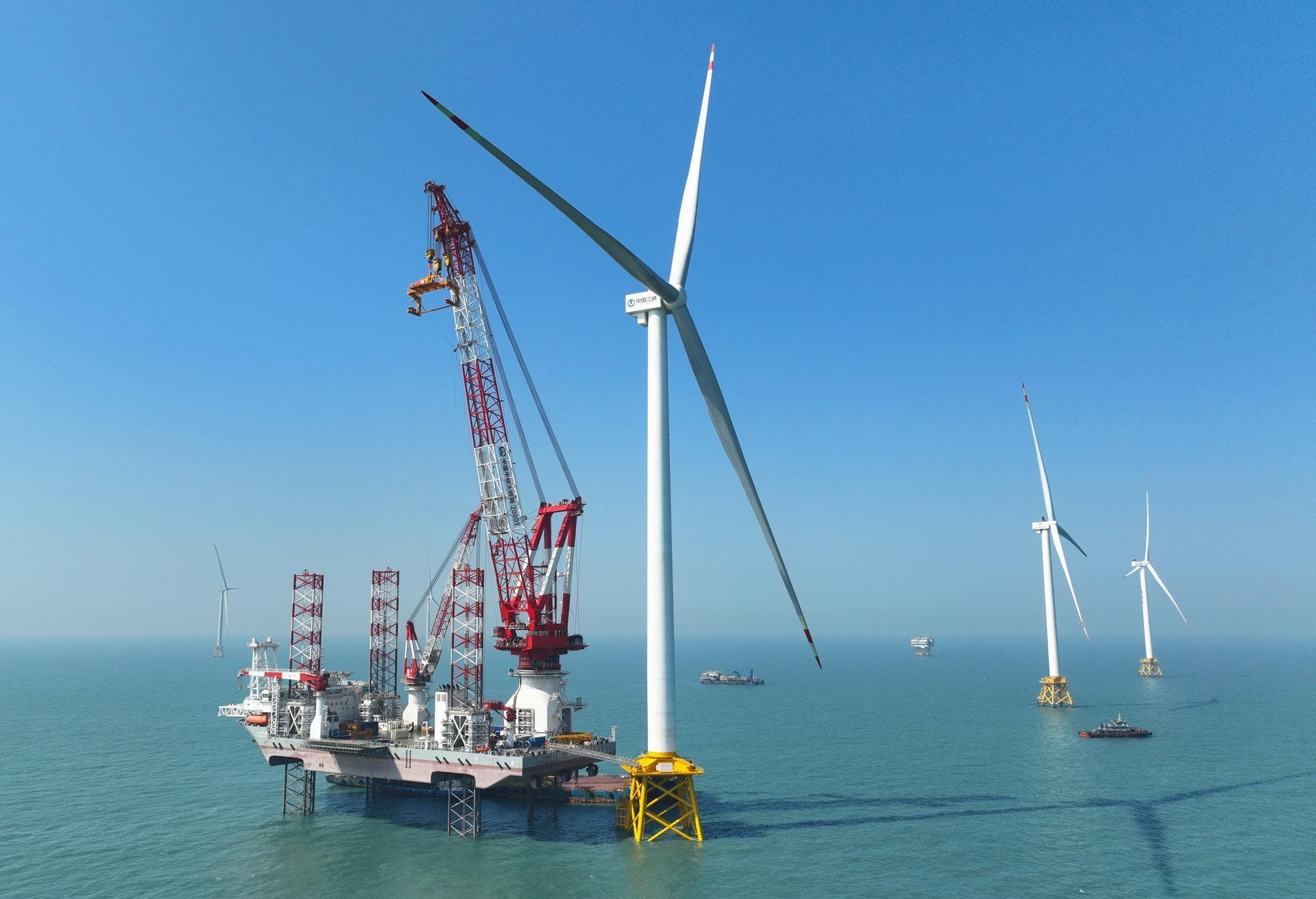 ส่องงานติดตั้ง 'กังหันลม' ผลิตไฟฟ้าขนาด 20 เมกะวัตต์ นอกชายฝั่งฝูเจี้ยน