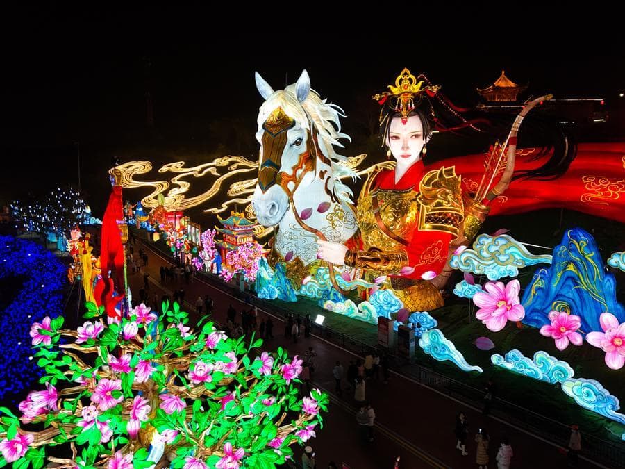 เทศกาล 'โคมไฟจื้อก้ง' นานาชาติในเสฉวน โชว์แสงสีสุดตระการตา