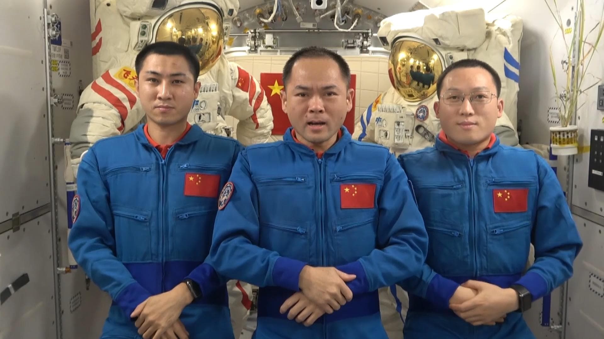ทีมภารกิจเสินโจว-21 ของจีน สวัสดีปีใหม่จากสถานีอวกาศเทียนกง