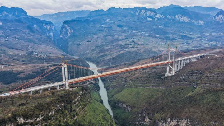 สะพานใหญ่เทียนเหมิน' ในกุ้ยโจว สร้างโครงสร้างหลักเสร็จสิ้นแล้ว