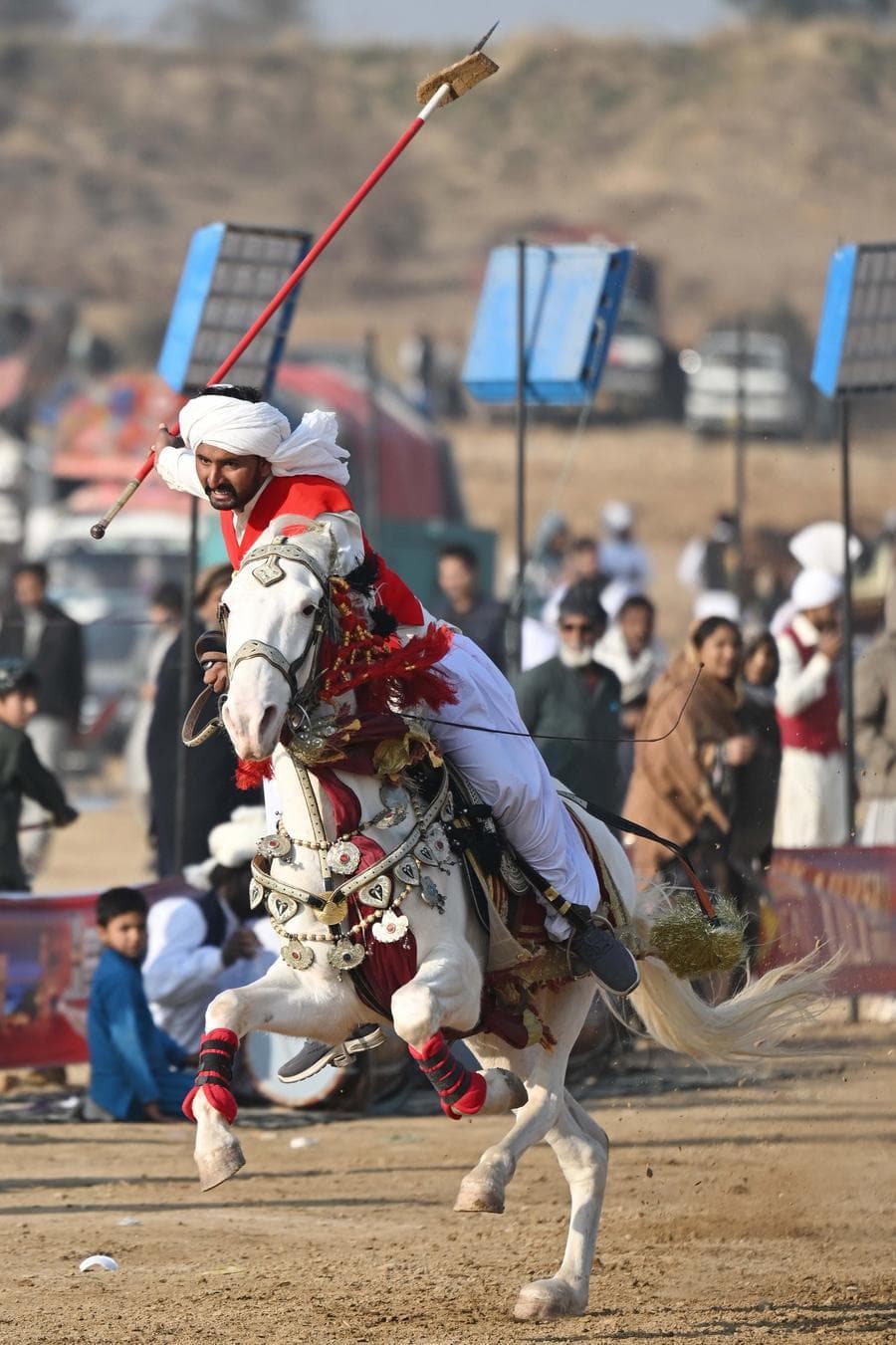 Asia Album : สีสันงานแข่ง 'ขี่ม้าแทงหมุด' ในปากีสถาน