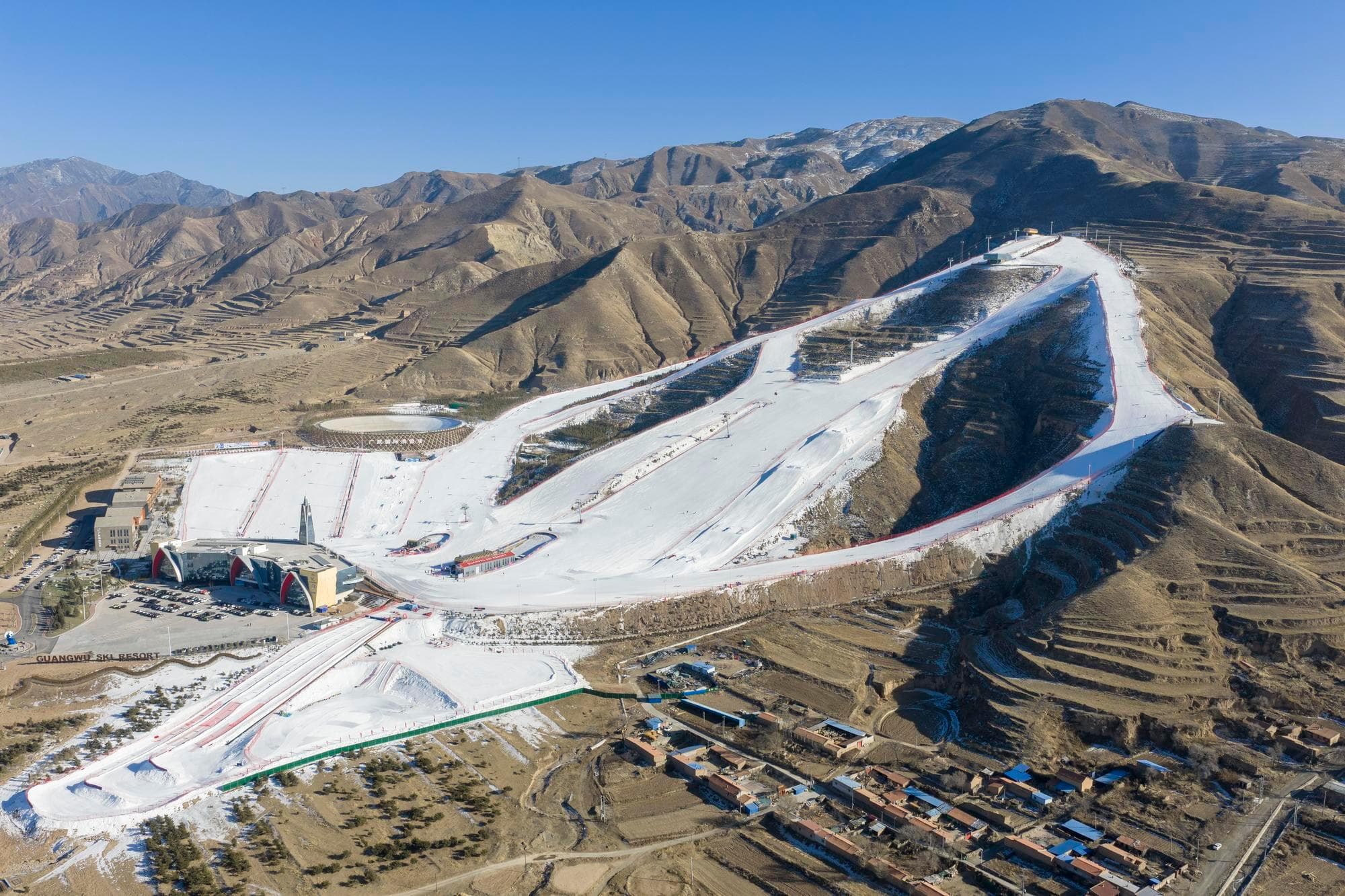 อำเภอในซานซีดัน 'ท่องเที่ยวน้ำแข็ง-หิมะ' ขับเคลื่อนเศรษฐกิจท้องถิ่น