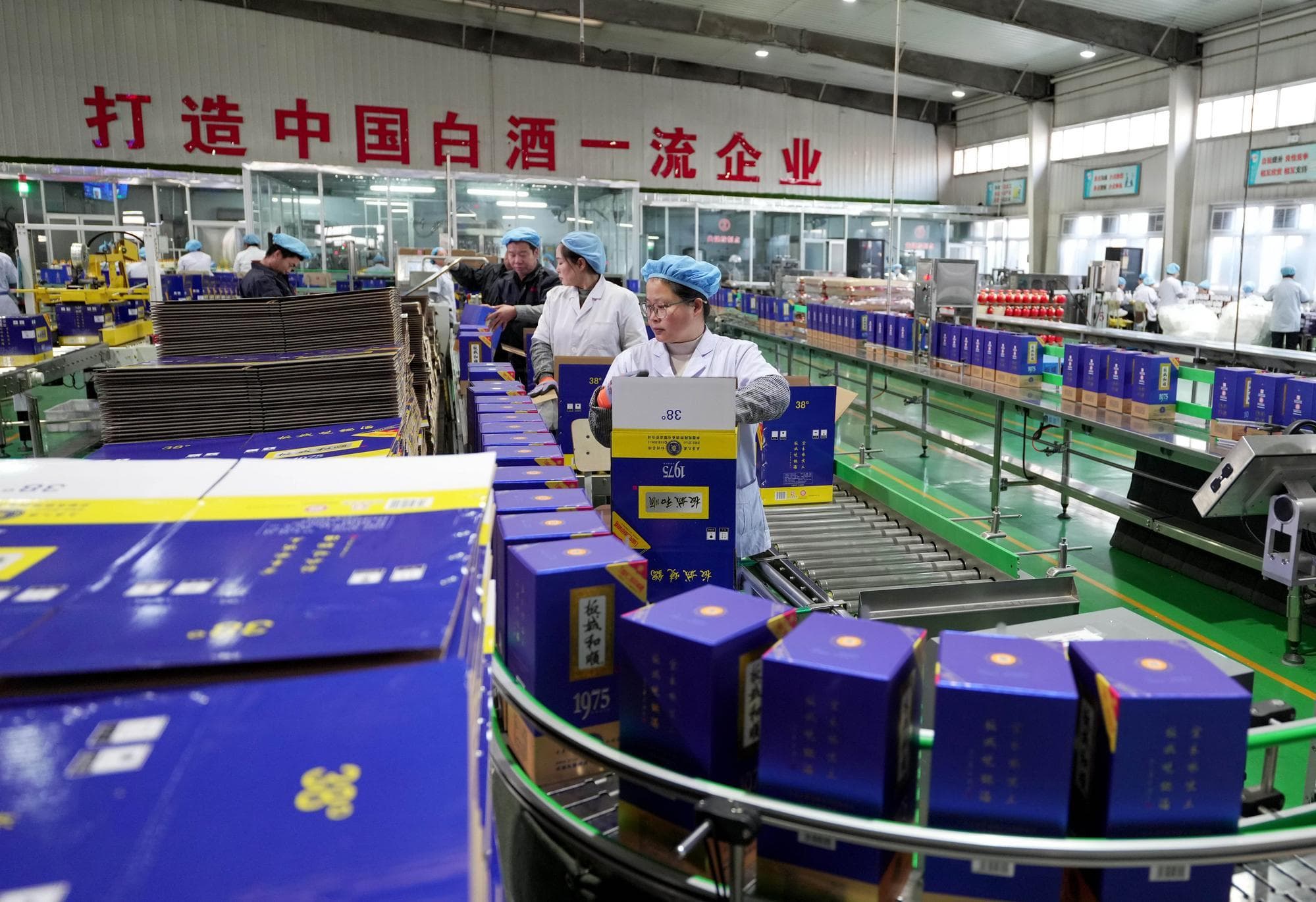 เฉิงเต๋อสืบสาน 'เทคนิคกลั่นสุรา' ดั้งเดิม สร้างกลุ่มอุตสาหกรรมเข้มแข็ง