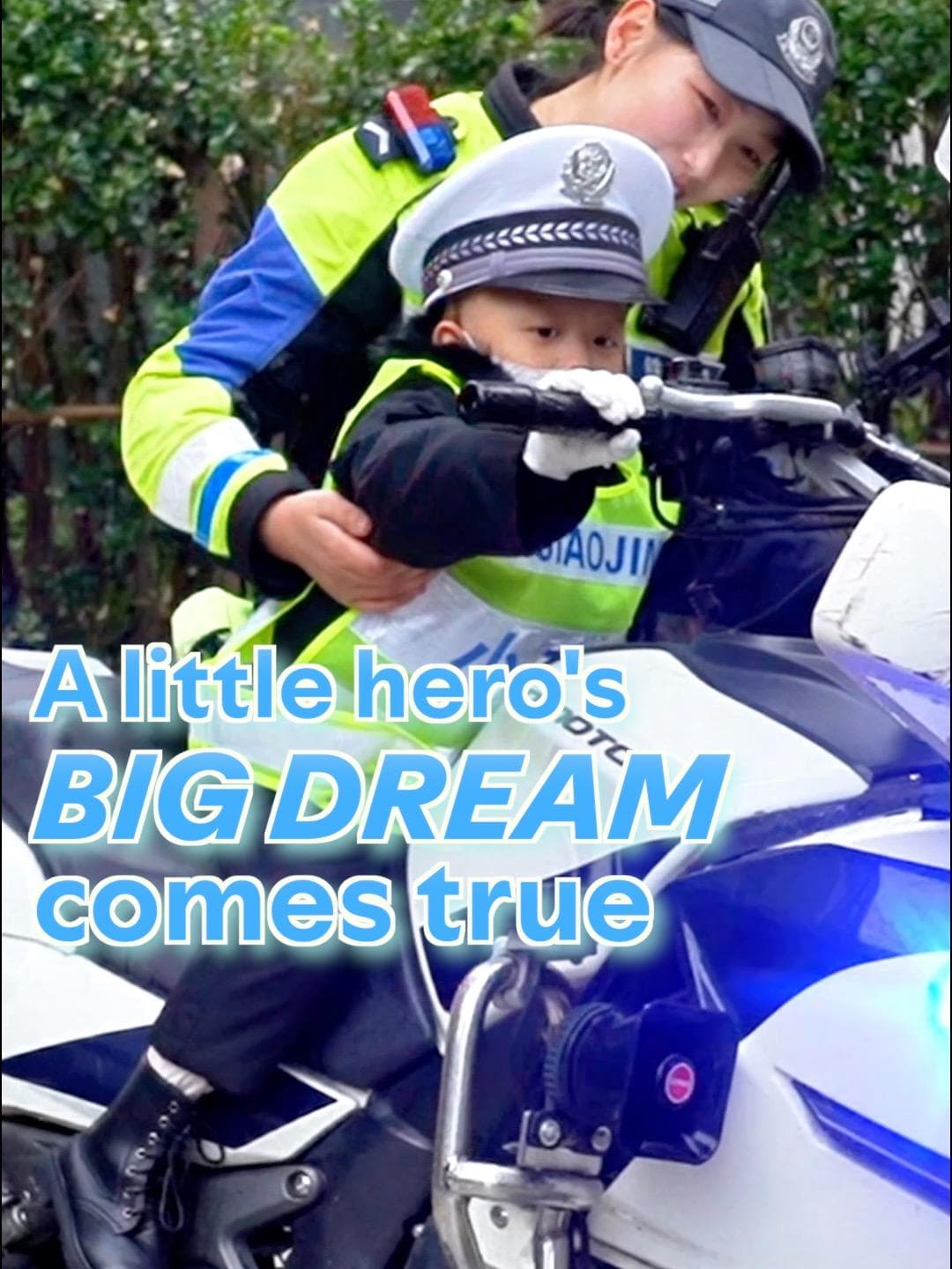 เด็กน้อยวัย 5 ขวบ รอดชีวิตจากมะเร็ง ได้สวมบท 'ตำรวจจราจรน้อย' ตามฝัน