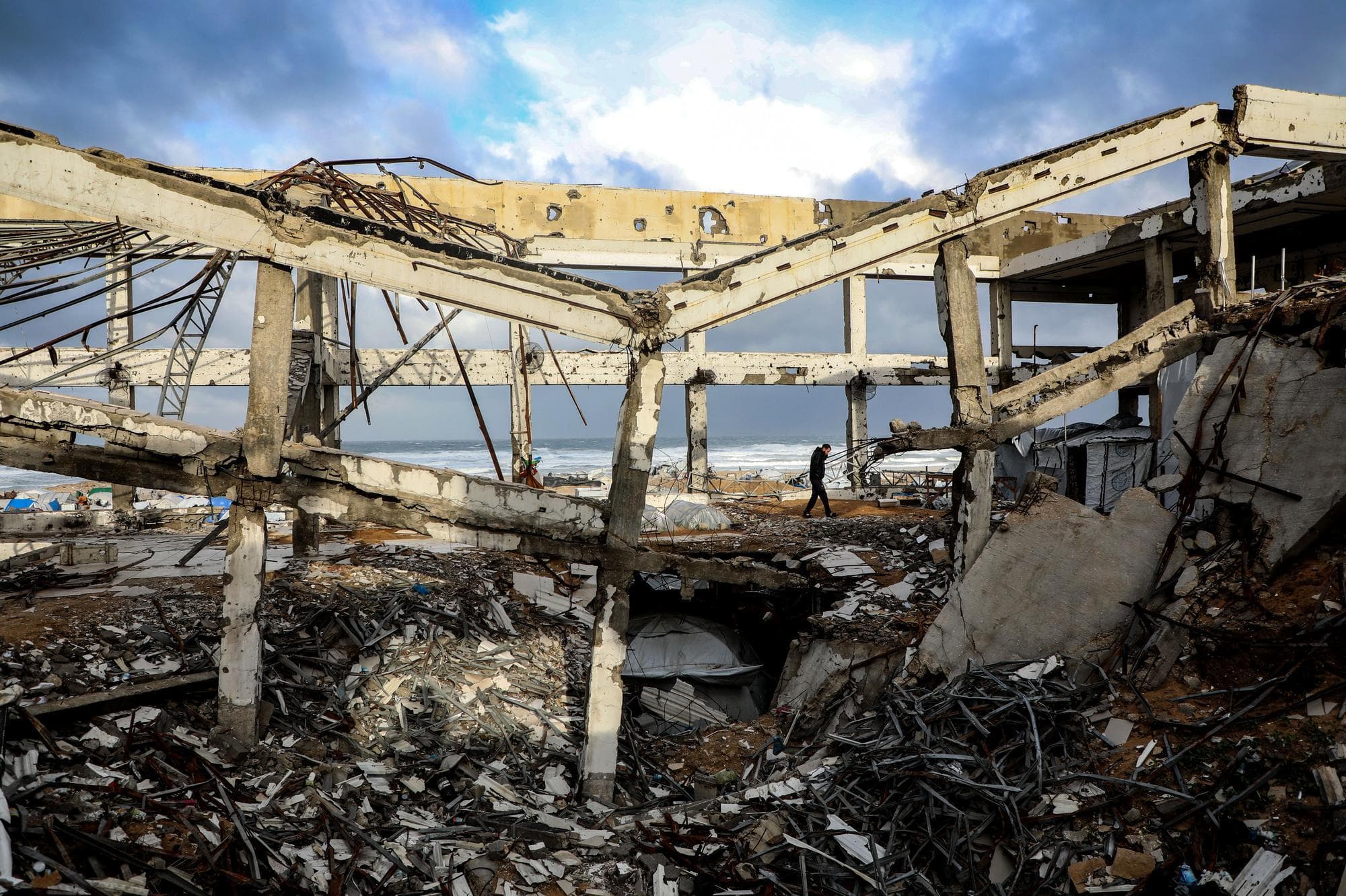 พายุฝน-ลมกระโชกแรงพัดถล่ม 'กาซาซิตี