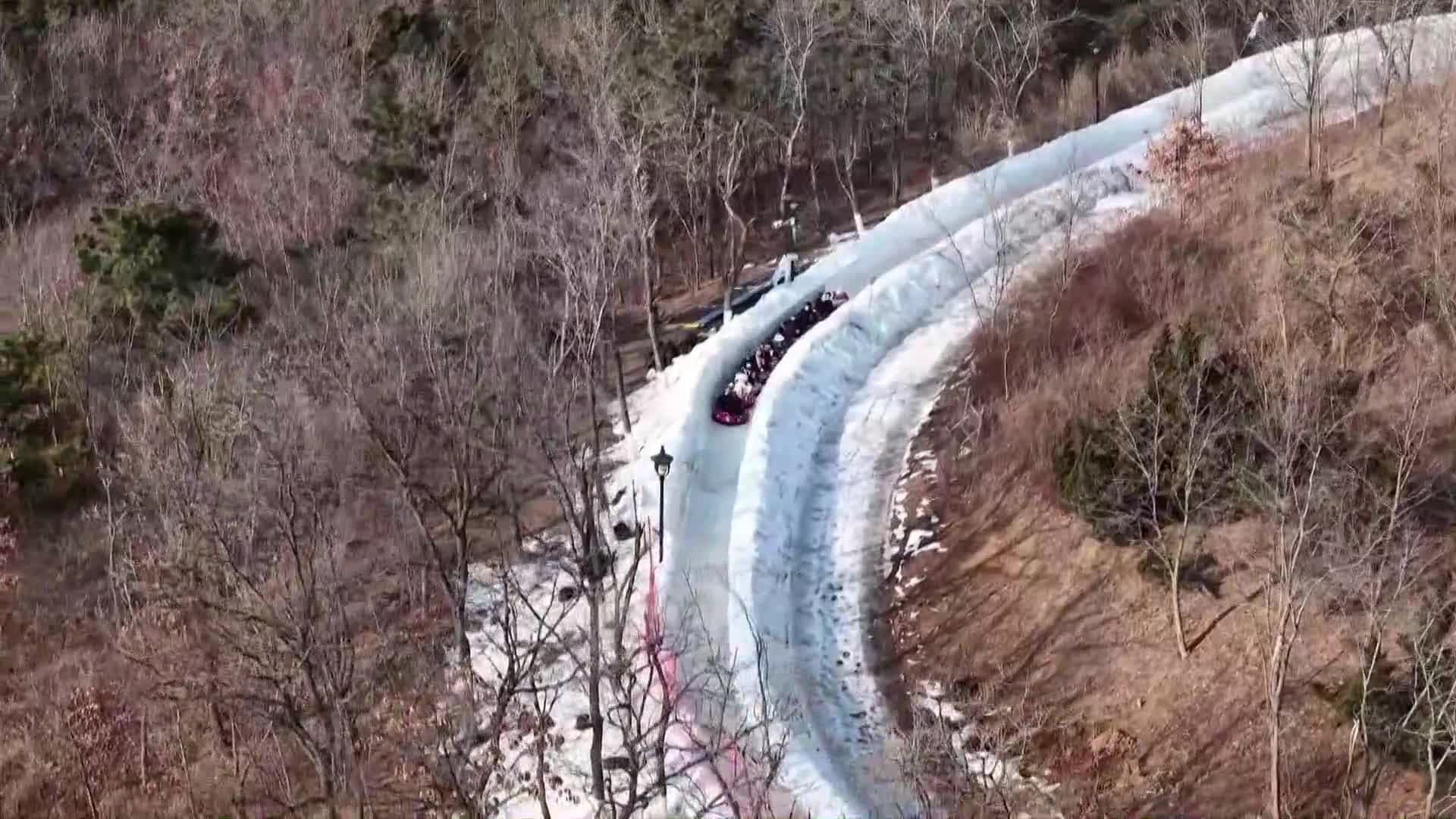 สไลเดอร์หิมะ' ยาว 1 กม. ลื่นไถลสุดเร้าใจ ดึงดูดนทท.ในต้าเหลียน