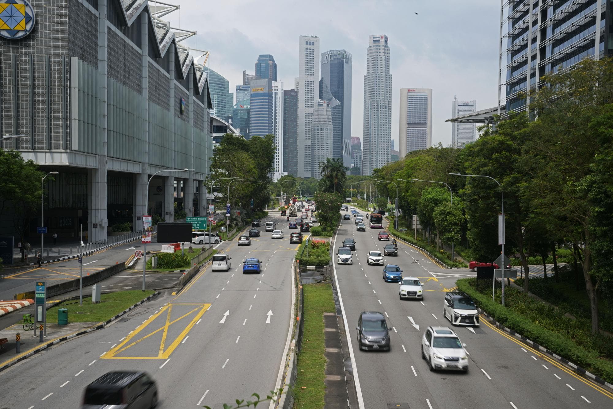 สิงคโปร์สำรวจพบ 'คนนอนข้างถนน' ในปี 2025 เกือบครึ่งมีบ้านแต่กลับไม่ได้