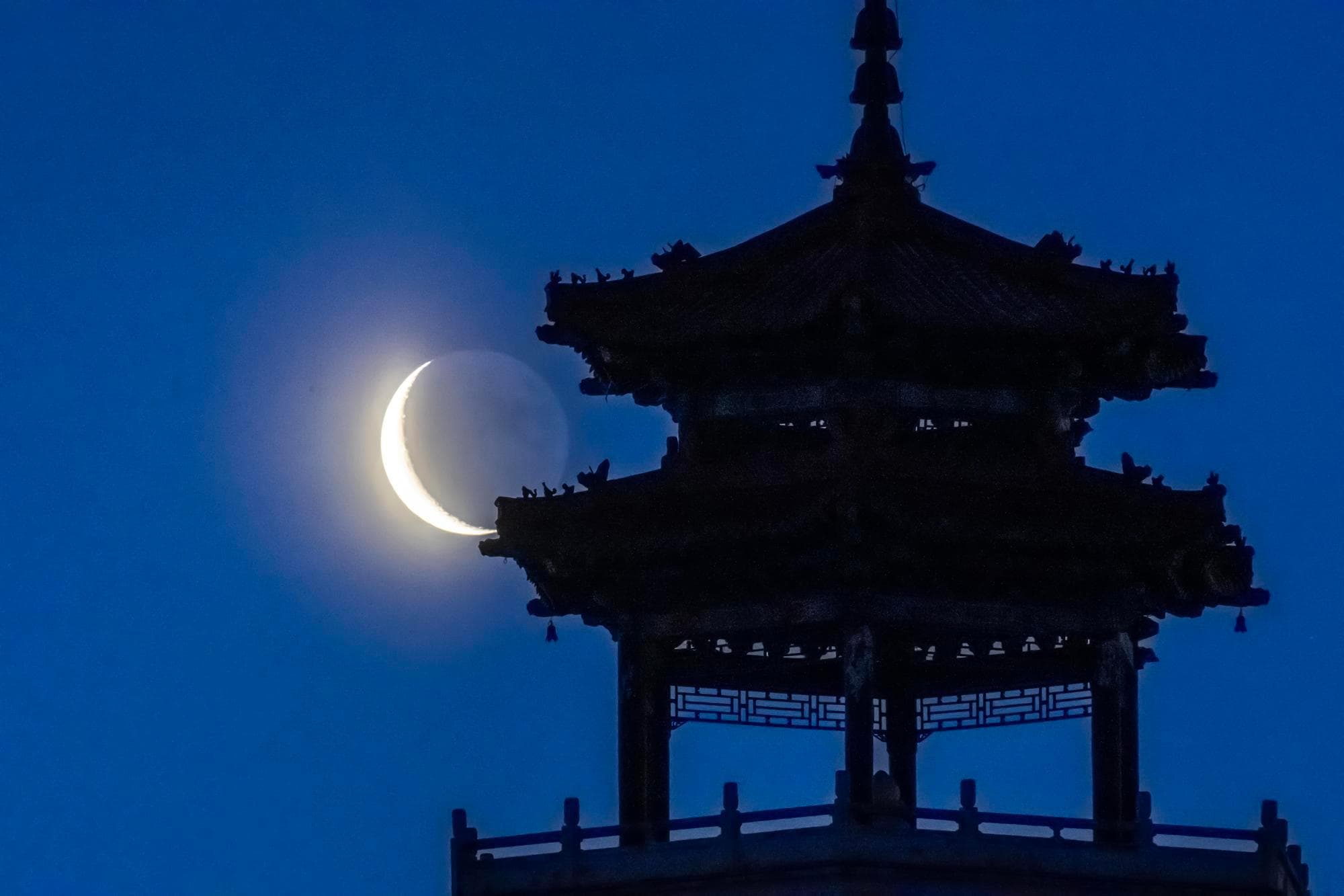 ยล 'จันทร์เสี้ยวข้างแรม' เล็กสุดในรอบปีกลางฟ้าเฮยหลงเจียง