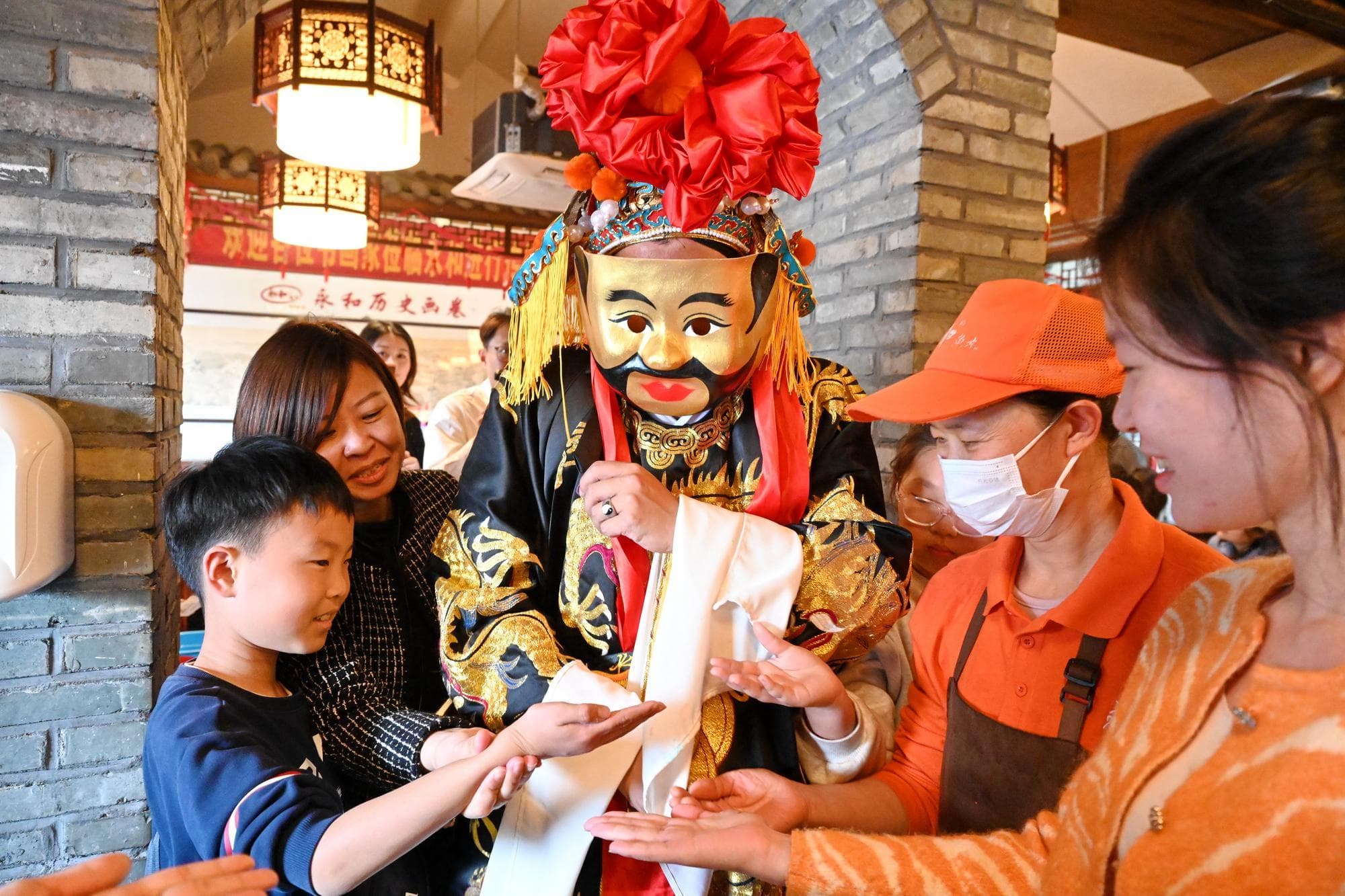 ฝูโจวต้อนรับ ‘เทพเจ้าแห่งโชคลาภ’ ให้พรเทศกาลตรุษจีน