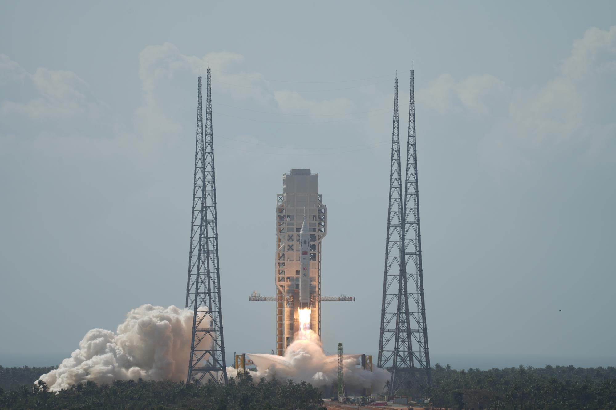 จีนทดสอบ ‘ประตูขาออก’ ส่งมนุษย์สู่ดวงจันทร์ ประเดิมปล่อยจรวดยักษ์-ยานเมิ่งโจว