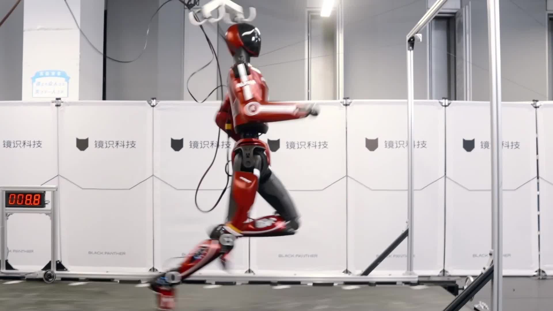 จีนสร้างหุ่นยนต์ฮิวแมนนอยด์ 'โบลต์' ตัวเท่าคน วิ่งเร็ว 10 เมตร/วินาที