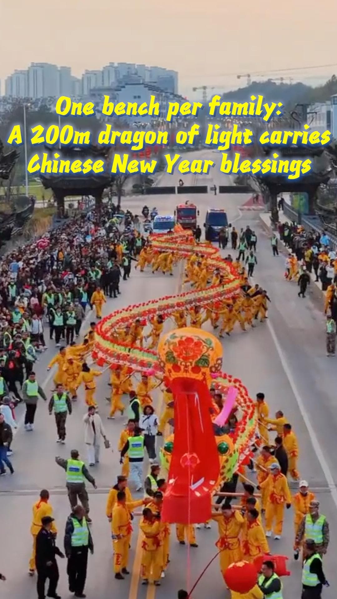 ชาวบ้านเจียงซีเชิด ‘มังกรม้านั่งไม้’ ยาว 200 เมตร ส่งคำอวยพรตรุษจีน