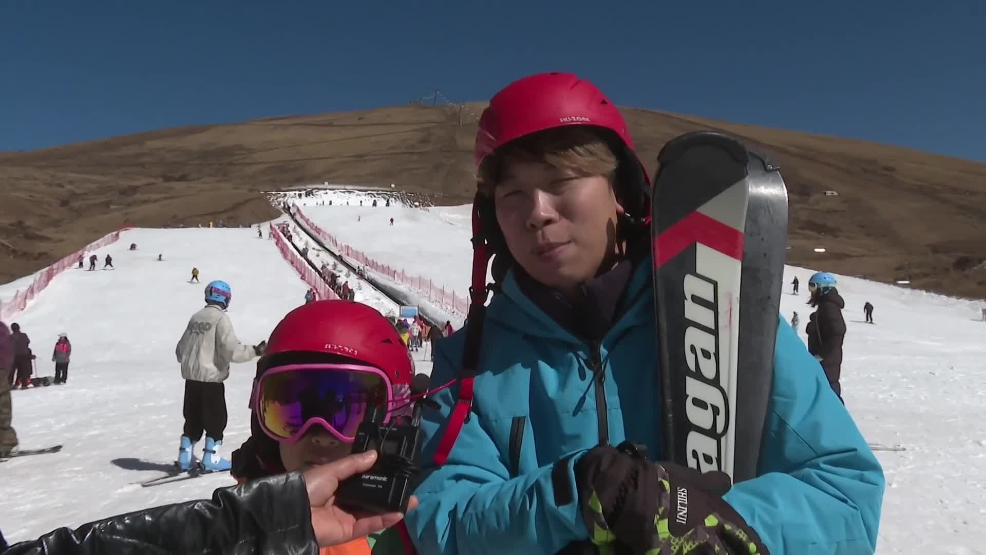 นักท่องเที่ยวไทยปลื้ม 'สกีรีสอร์ต' ในยูนนาน สัมผัสลมหนาวเล่นหิมะของจริง