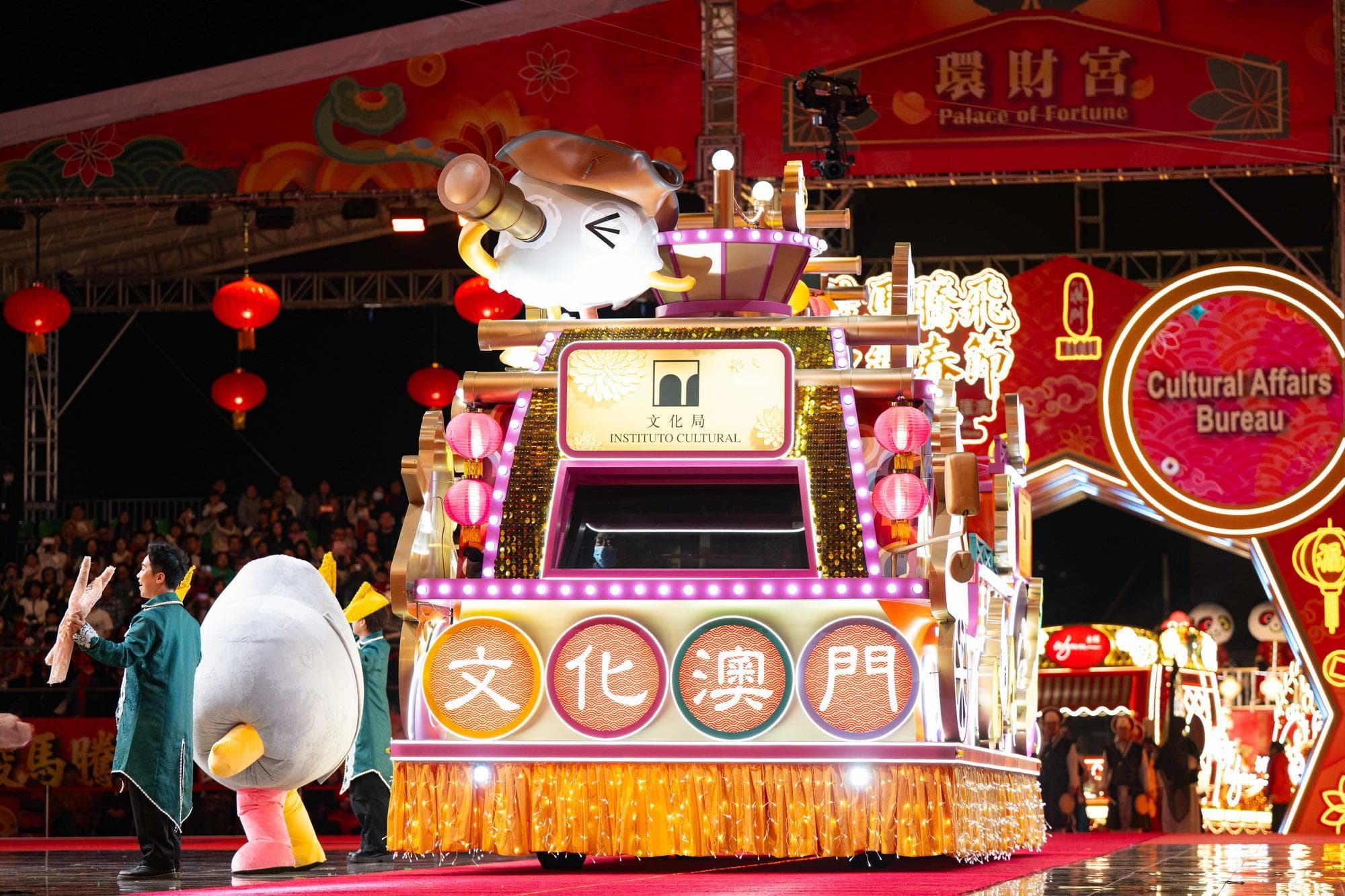 มาเก๊าจัดขบวนพาเหรด เติมสีสันฉลองตรุษจีน