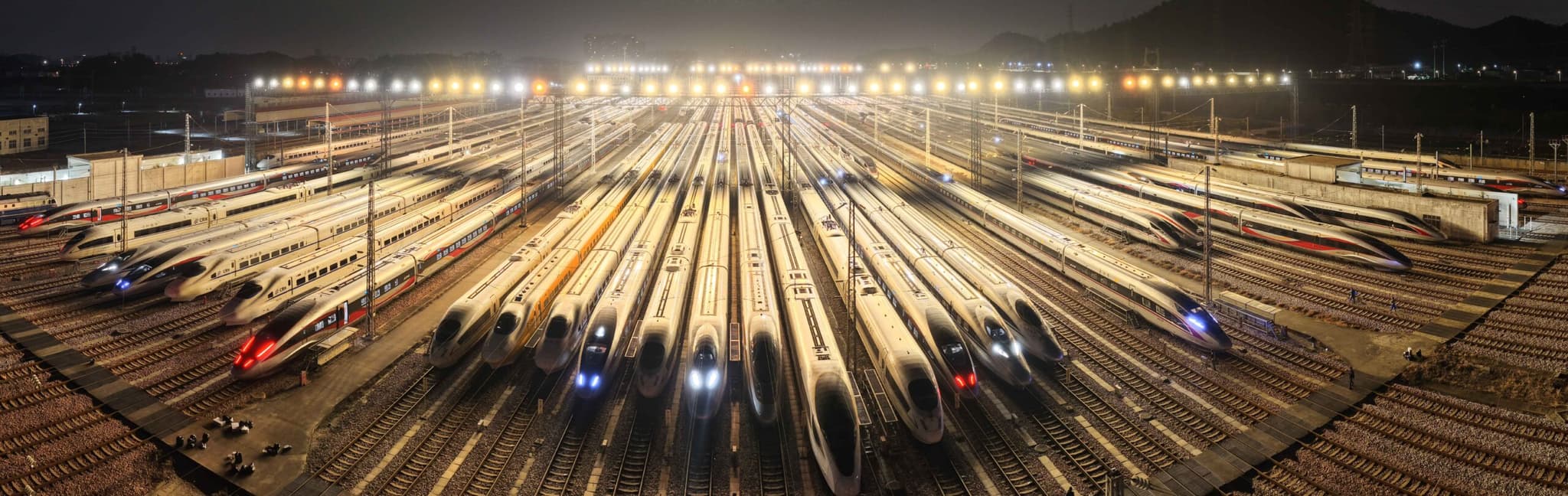 ทัพ 'ม้าเหล็กเร็วสูง' จอดเรียงพร้อมลุยชุนอวิ้นในกว่างโจว