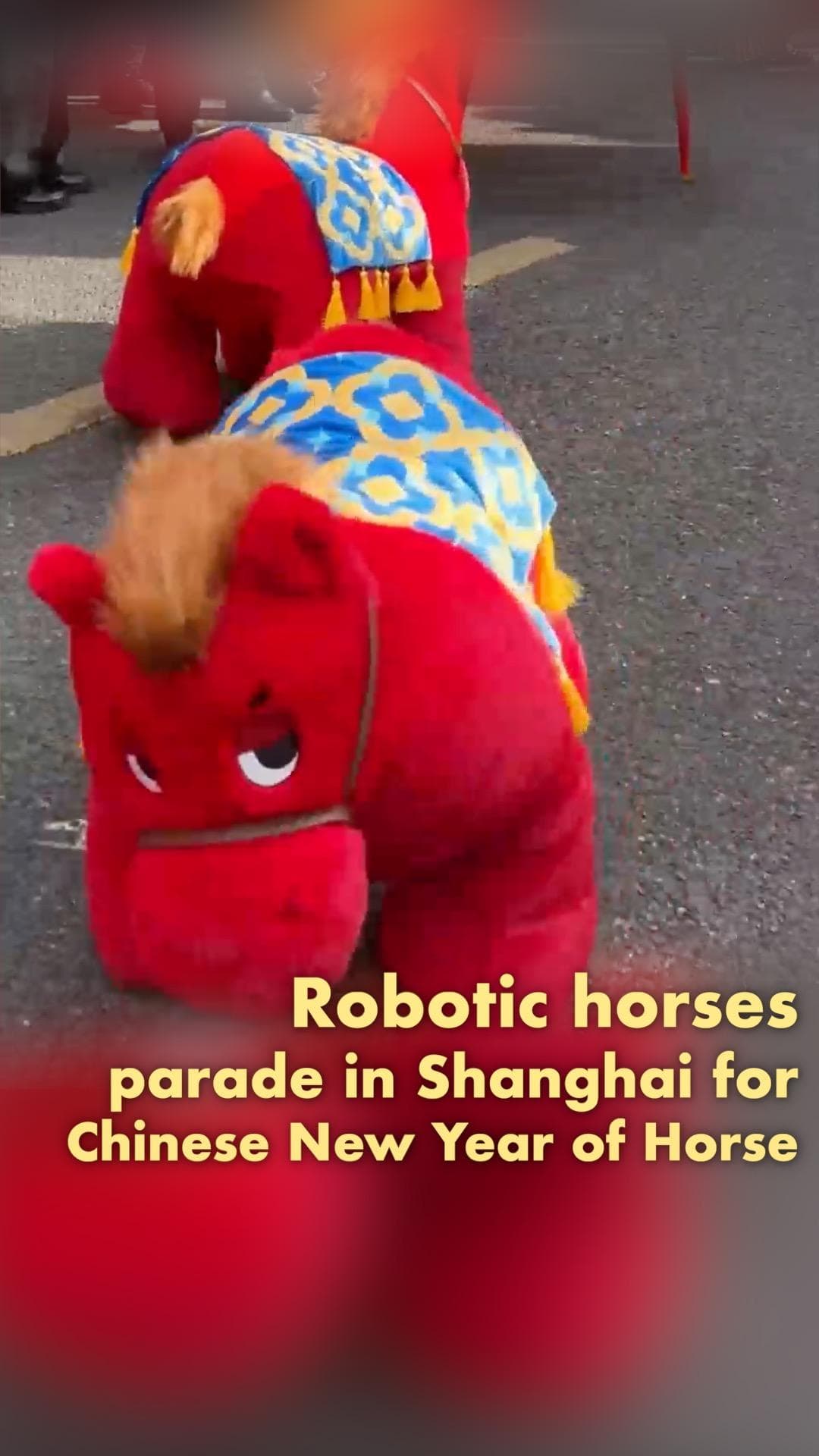 หุ่นยนต์ม้ามองบน' สร้างสีสันบนถนนรับตรุษจีนในเซี่ยงไฮ้