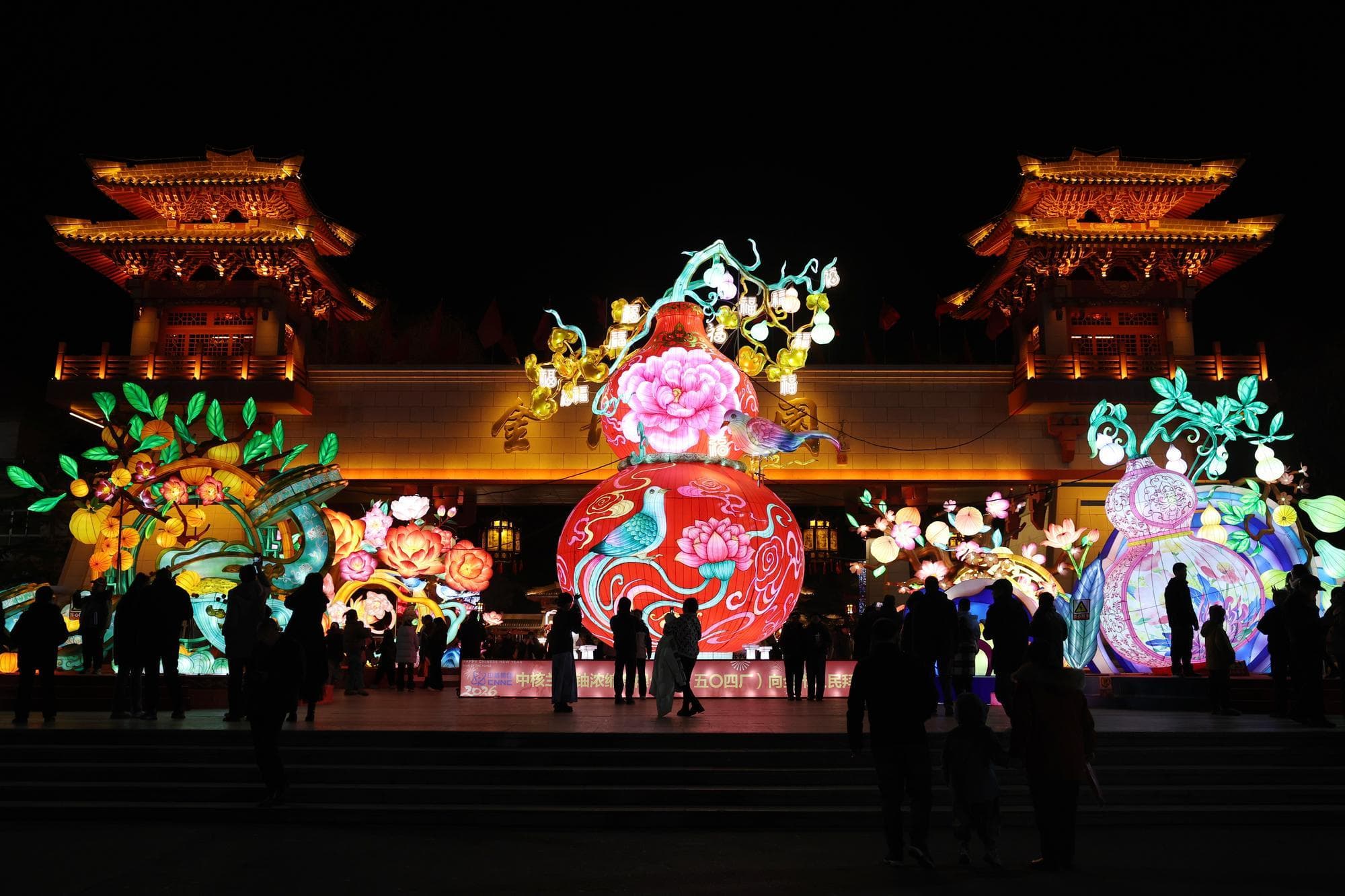 โคมไฟสีสันตระการตา ฉลองตรุษจีนในหลานโจว