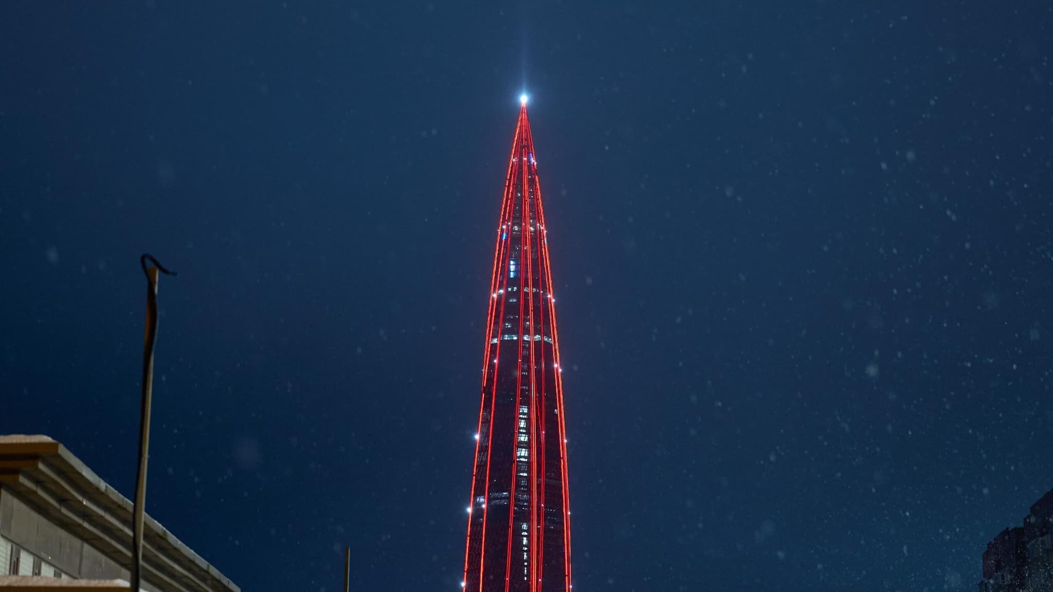 ‘ลักค์ตา เซ็นเตอร์’ ตึกสูงสุดในรัสเซีย เปิดไฟแดงเด่นฉลองตรุษจีน