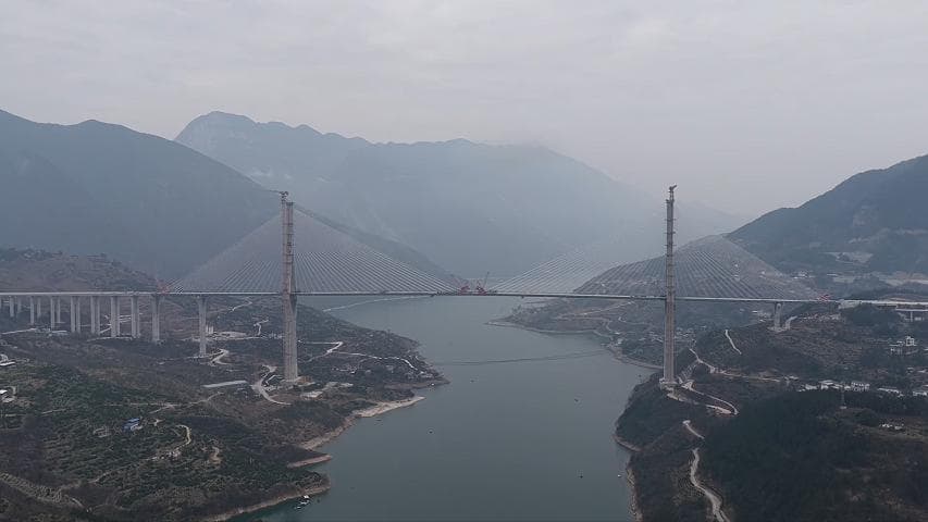 งานสร้าง 'สะพานใหญ่ต้าซีเหอ' เชื่อมต่อกันสมบูรณ์ในฉงชิ่ง