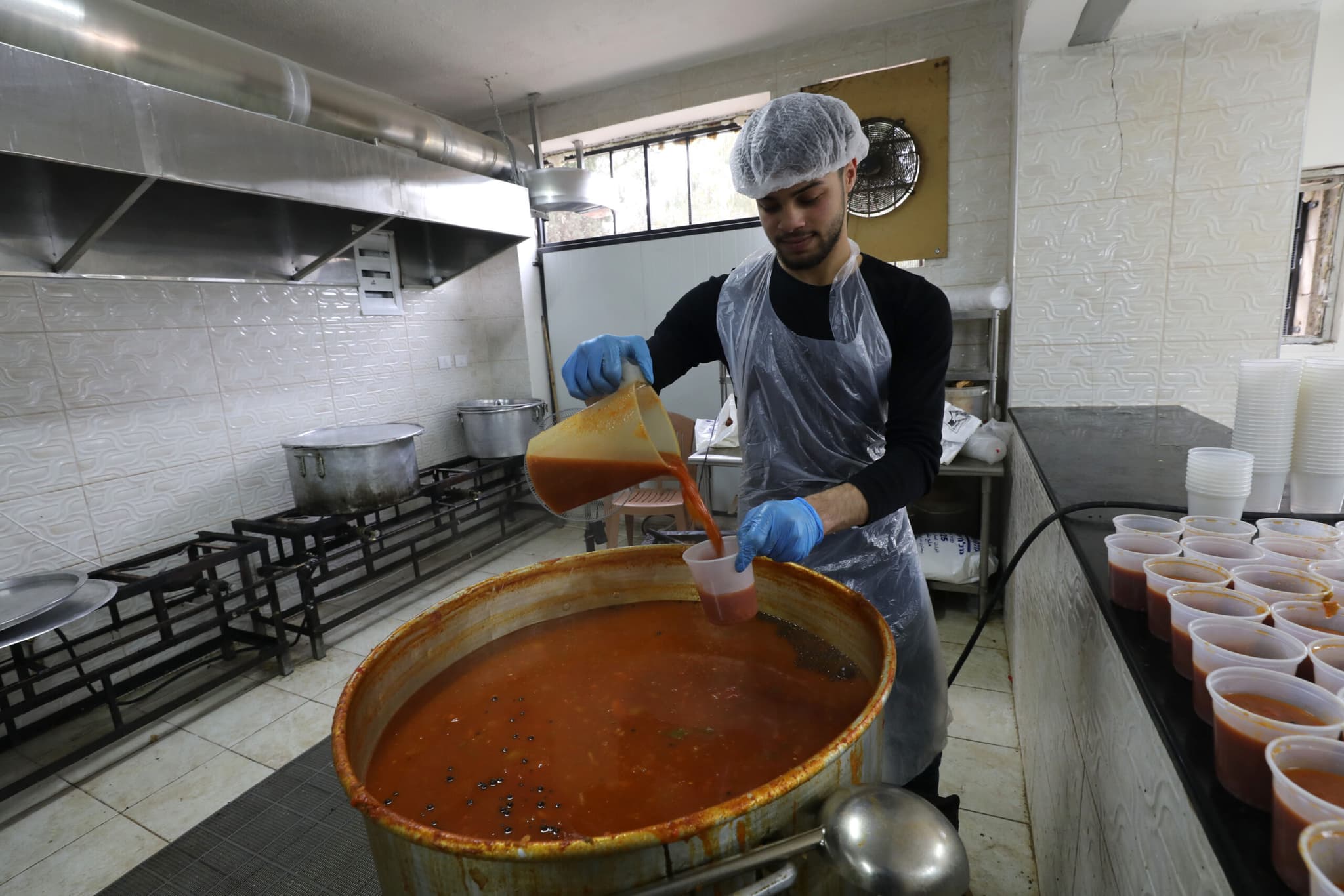 ชาวนาบลุสจัดเตรียมอาหาร แจกจ่ายผู้ถือศีลอดรับเดือนรอมฎอน