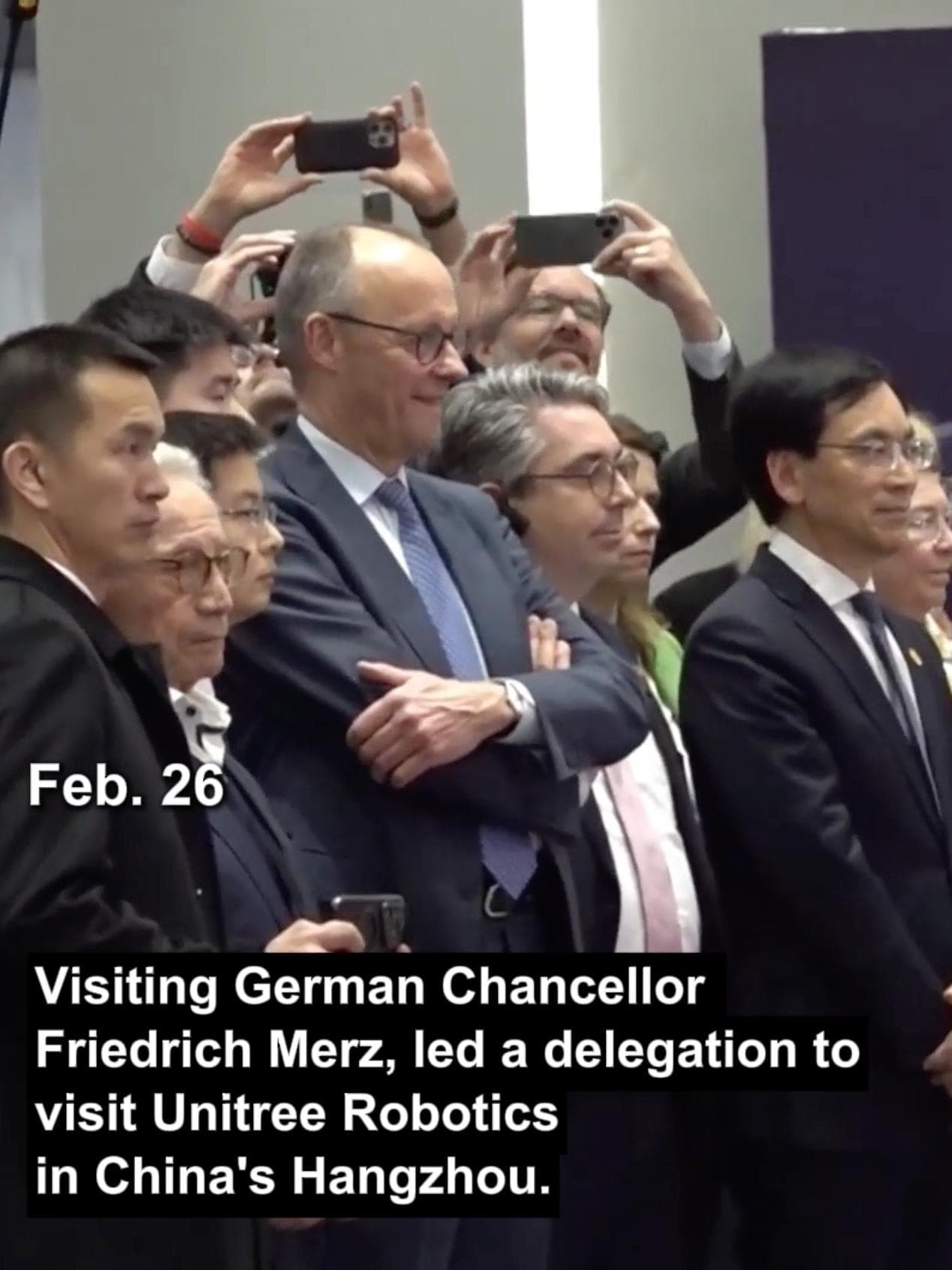 นายกฯ เยอรมนีชม ‘หุ่นยนต์ฮิวแมนนอยด์’ โชว์ศิลปะต่อสู้ในหางโจว