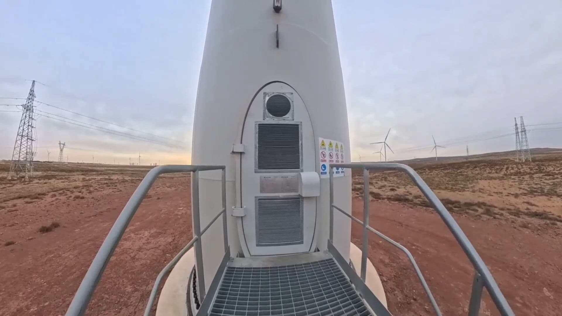 แบบนี้นี่เอง! ขึ้นลิฟต์ใน 'กังหันลม' ทะยานสู่ยอดสูง 150 เมตร