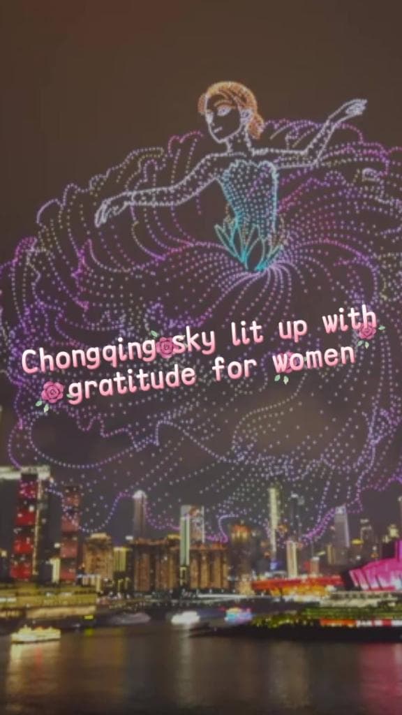 ทัพโดรนแปรขบวนสวยกลางท้องฟ้า ฉลอง ‘วันสตรีสากล’ ในฉงชิ่ง