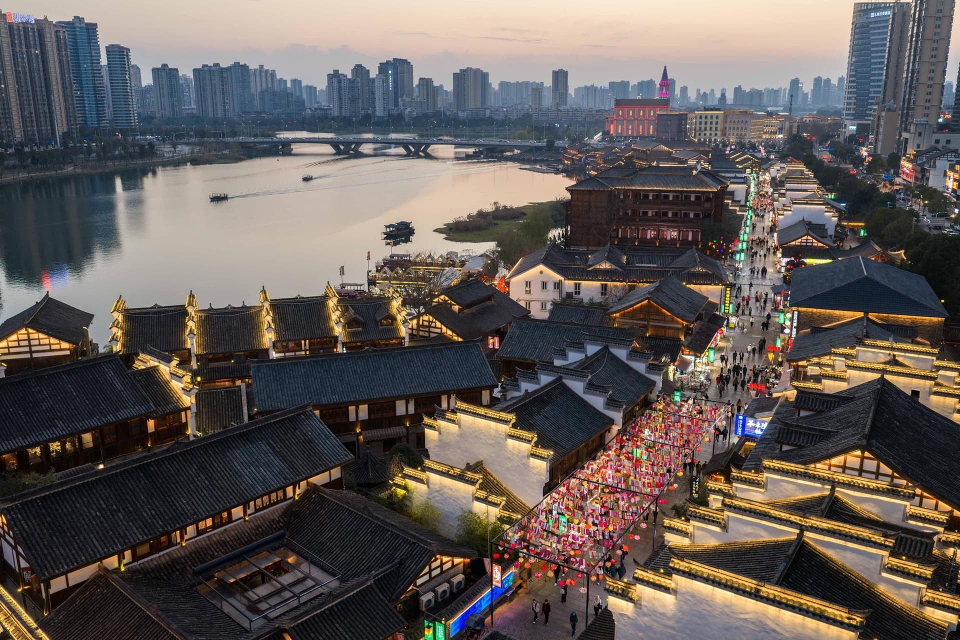 พลิกโฉม ‘แม่น้ำชวนจื่อ’ จากสายน้ำปนเปื้อน สู่แหล่งเที่ยวสวยสะอาดในหูหนาน