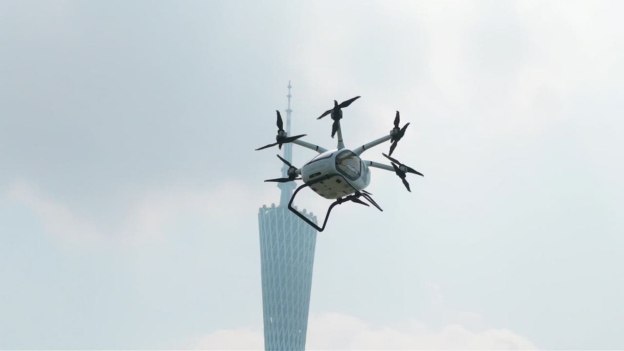 ‘รถบินได้’ ฝีมือจีน ทดสอบบินสาธิตในกว่างโจว