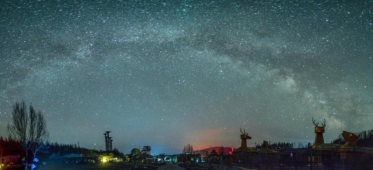 สะพานโค้ง ‘ทางช้างเผือก’ ทอดยาวกลางฟ้าราตรีในเฮยหลงเจียง