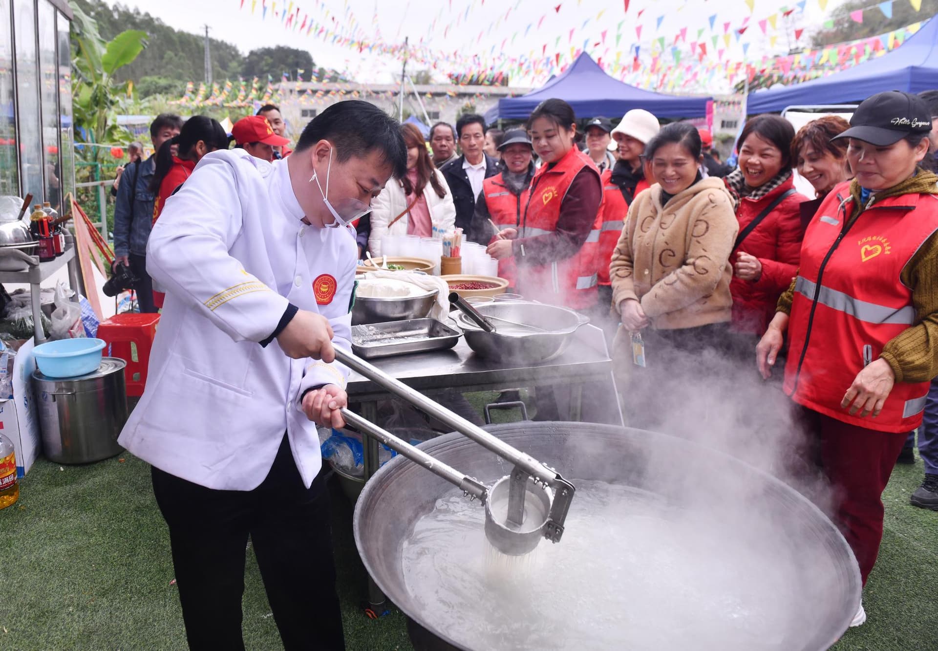 ชวนรู้จัก ‘บะหมี่ข้าวเซิงจ้า’ อาหารพื้นเมืองรสเด็ด ตำรับมรดกวัฒนธรรมในกว่างซี