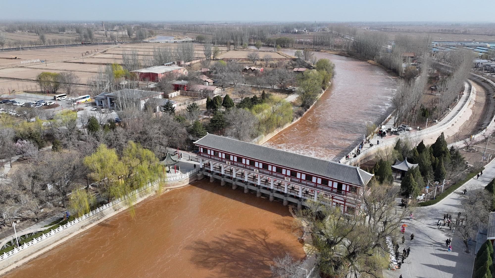 หนิงเซี่ยเปิดประตูระบายน้ำ ผันน้ำ ‘แม่น้ำเหลือง’ รับงานชลประทาน