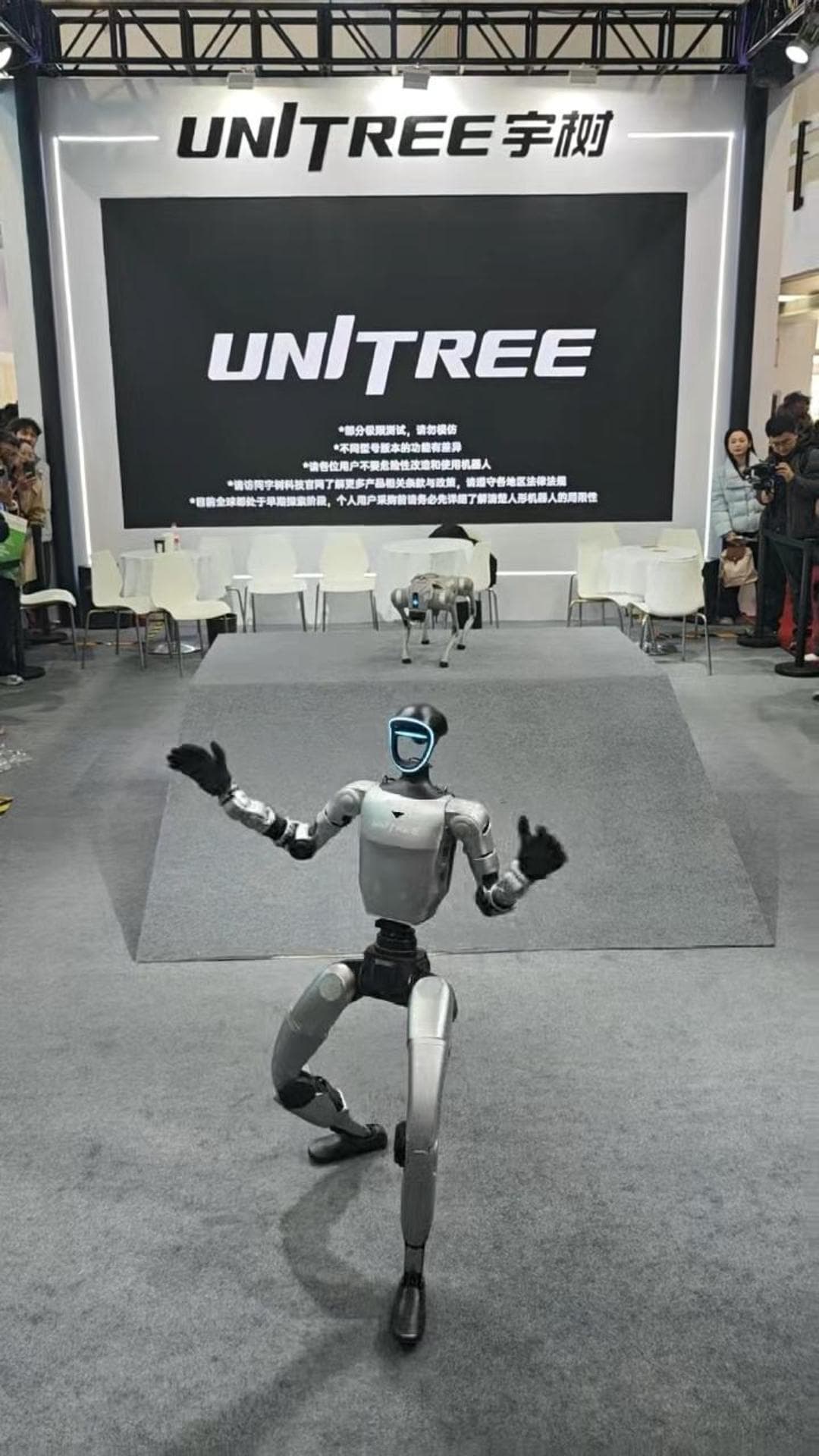 หุ่นยนต์จีนแดนซ์โดนใจ งานโชว์เทคโนโลยีในปักกิ่ง