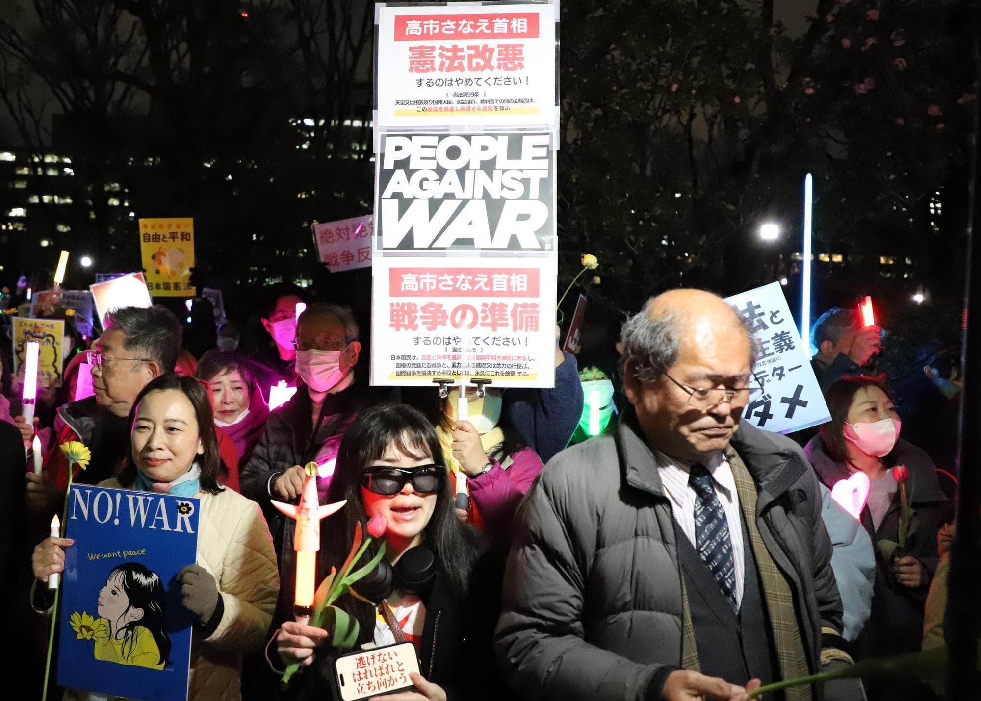 ผู้ชุมนุมนับพันประท้วงในโตเกียว ค้านนโยบาย ‘ติดมิสไซล์-ผ่อนปรนส่งออกอาวุธ’ ของทาคาอิจิ